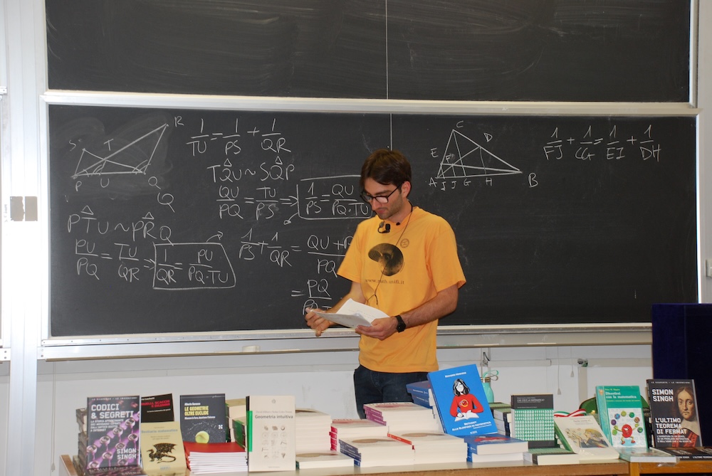 un momento della revisione degli esercizi a cura degli studenti del CdL in matematica